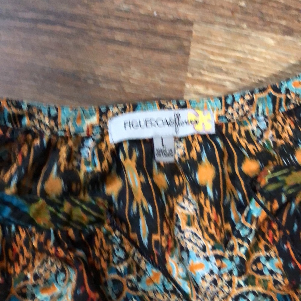Cute light blouse - Picture 2 of 2